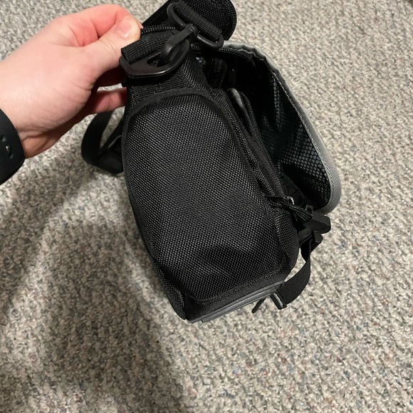 Nikon Compact Digital SLR Accessories Bag - Picture 5 of 9